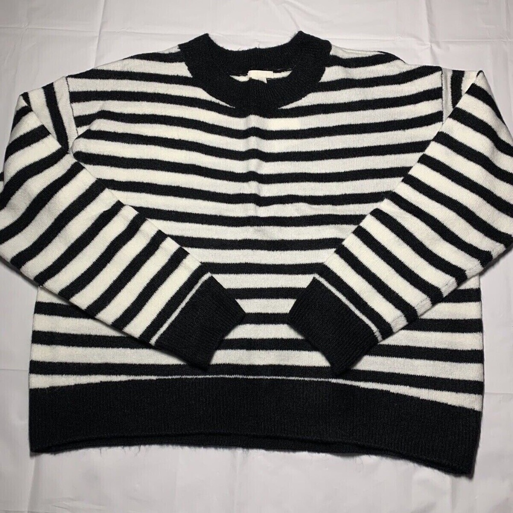 H&M Black White Striped Soft Crew Neck Cropped Sweater Shirt Top Size Medium